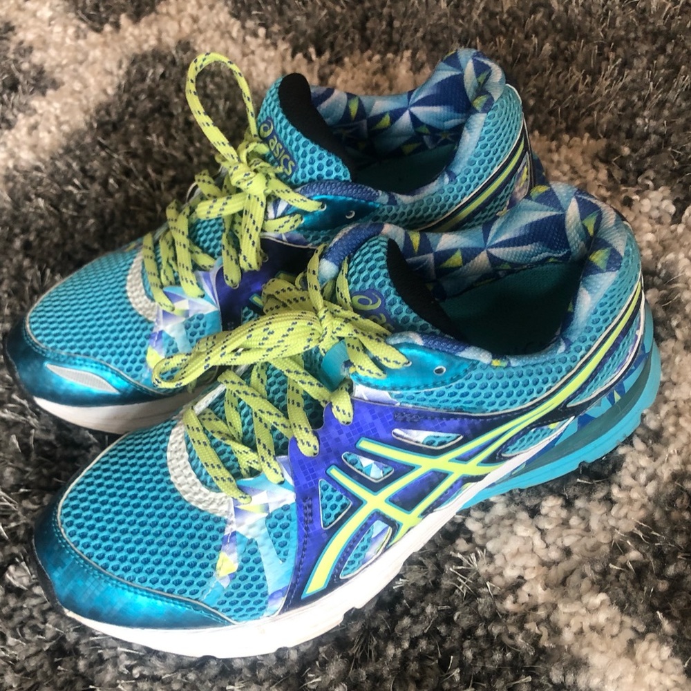 ASICS Gel Running shoe, sz 6 worn once!